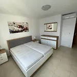 Kvesic Apartament *