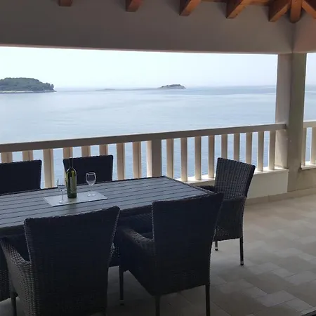 Kvesic アパート *