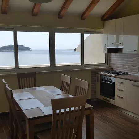 アパート Kvesic プリズバ