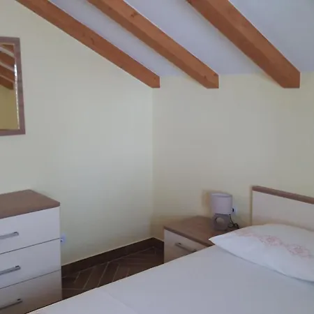 Kvesic アパート *